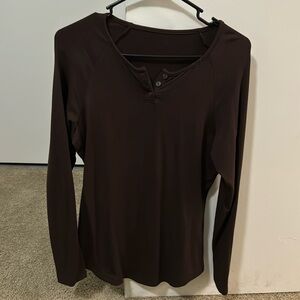 Women’s alpha forward Henley shirt, size medium, maroon color
